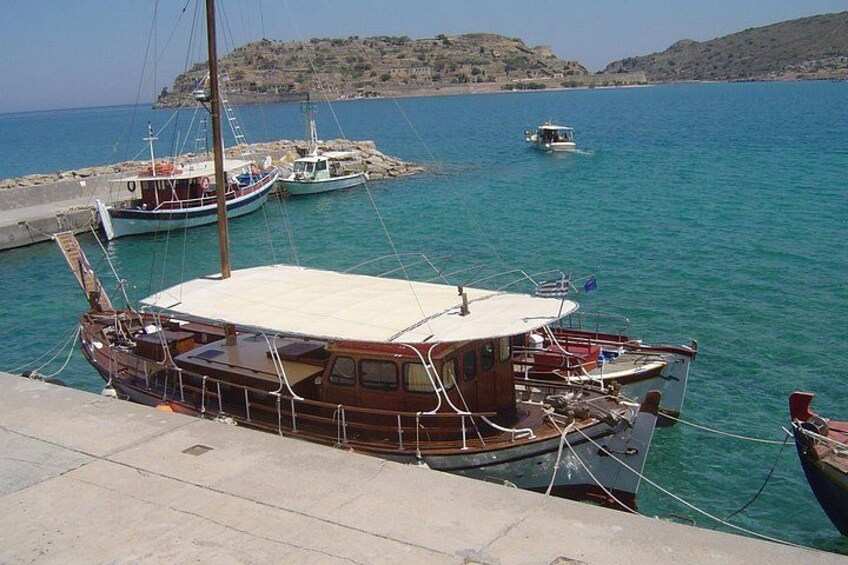 Small boat trip to Spinalonga 2