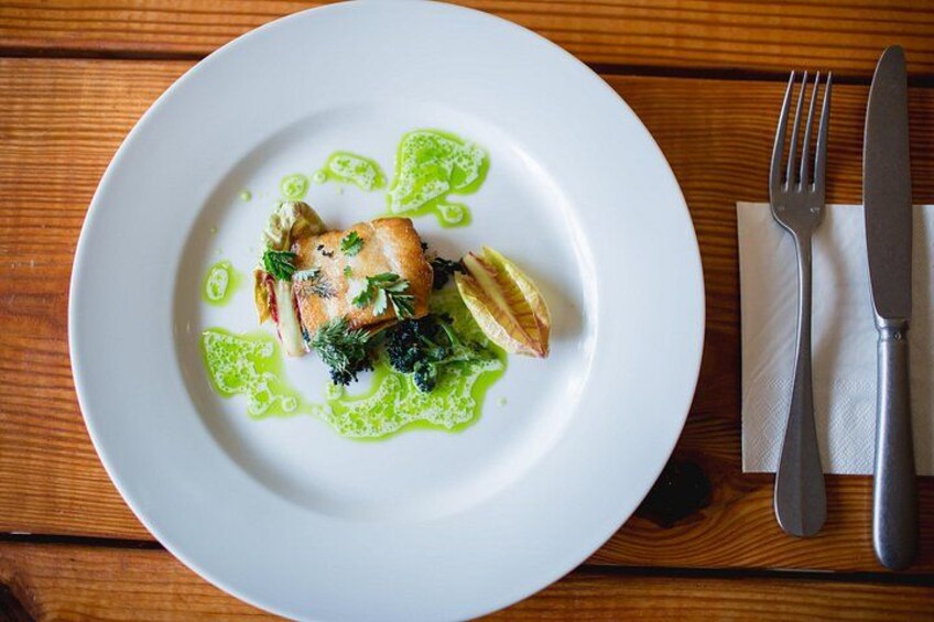 “This food tour was awesome and our guide was great. I’m a picky eater and tried everything. I even went back the next day to eat at one of the restaurants.” - River City Food Tours guest 2