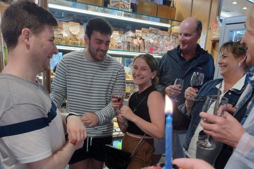 We celebrate your birthday with you on the tour! An extra complimentary desert and wine if you drink . Food tour in Venice. Eat like a Venetian 3 hour small group 3