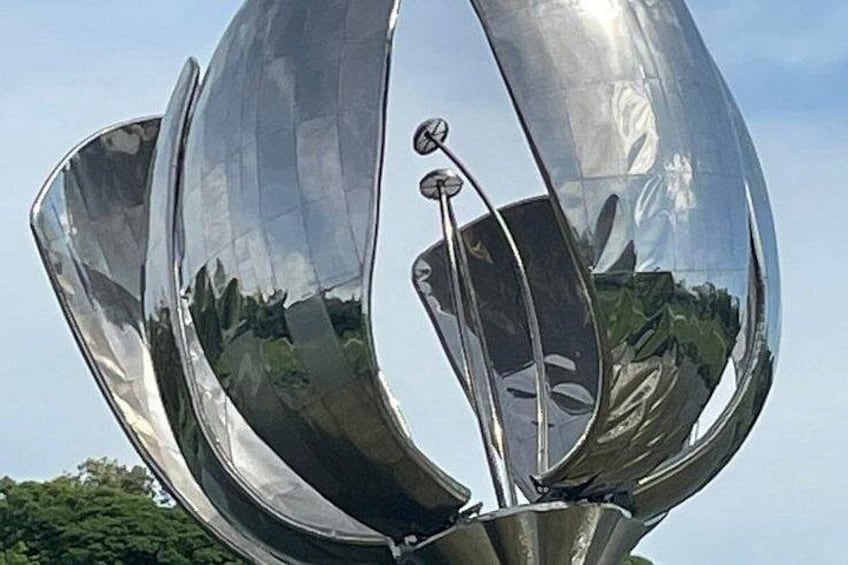 The Floralis Generica, a massive metal flower sculpture in the Recoleta neighborhood 4