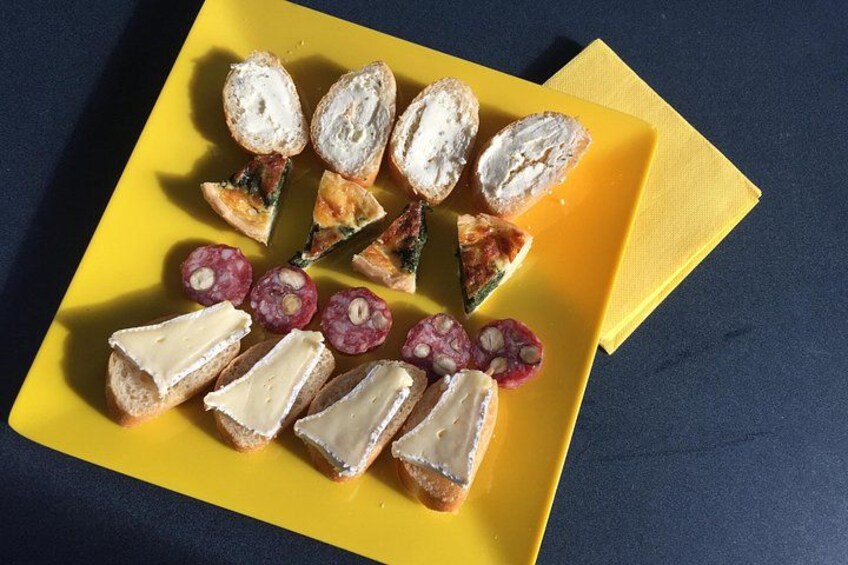 Snacks are served 2