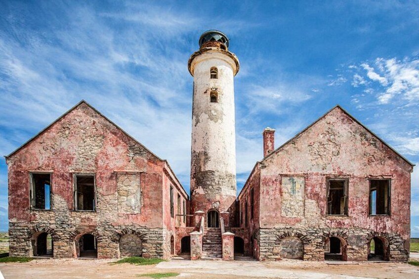 Explore the Pink Lighthouse at Klein Curacao 2