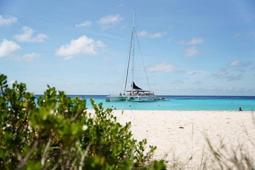 Anchored at Klein Curacao 2