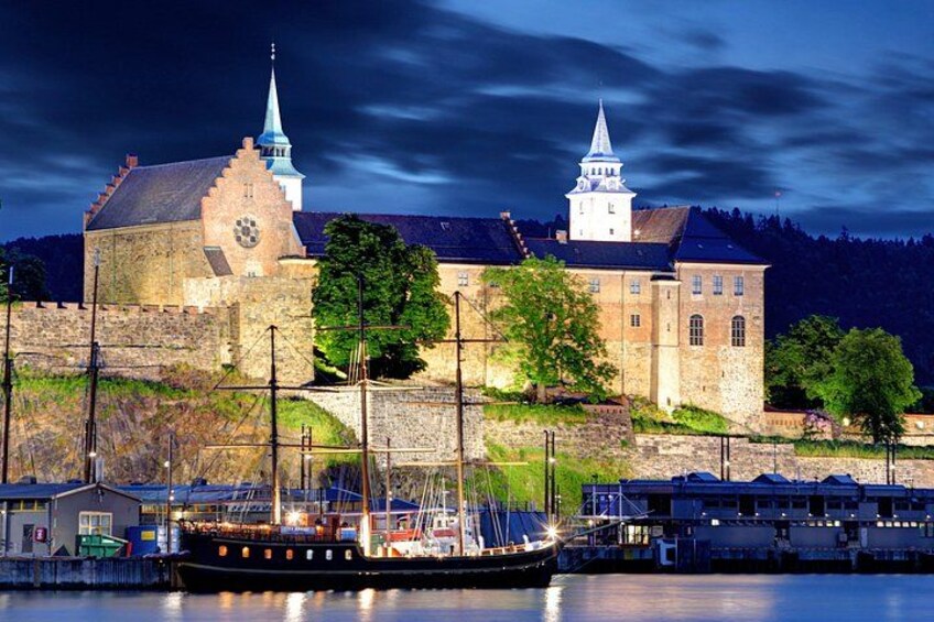 Akershus Fortress at night 2