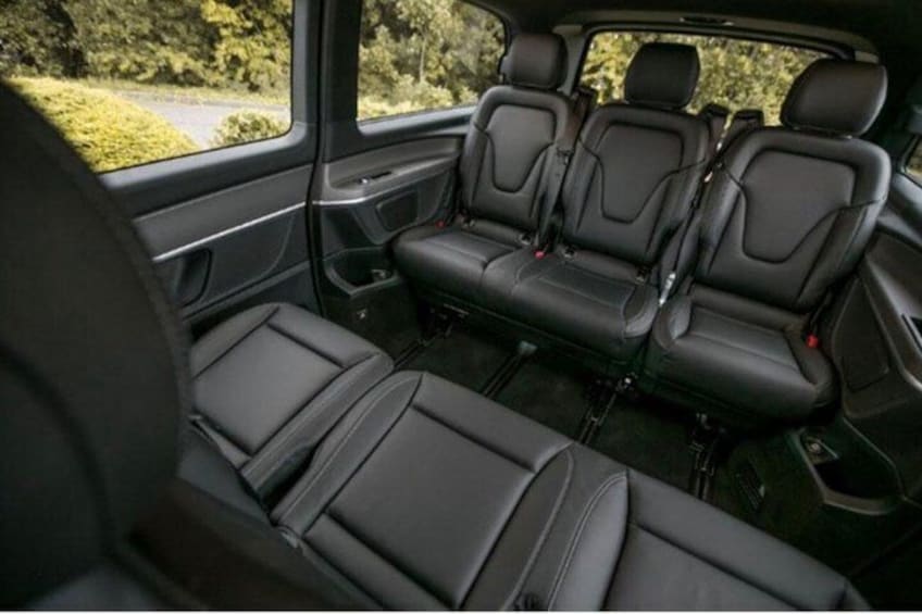 Glasgow Luxury Private Sightseeing Excursion with Chauffeur Vehicle 5