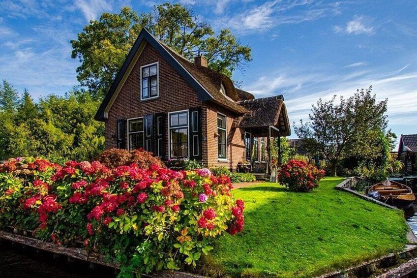 Giethoorn Private Tour & Boat Trip From Amsterdam 4