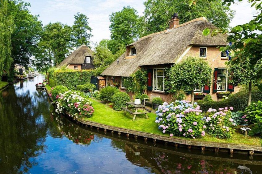 Giethoorn Private Tour & Boat Trip From Amsterdam 1