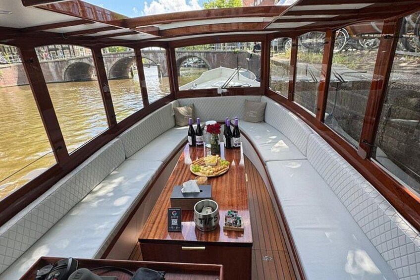 Amsterdam Small-Group Canal Cruise Including Snacks and Drinks 3