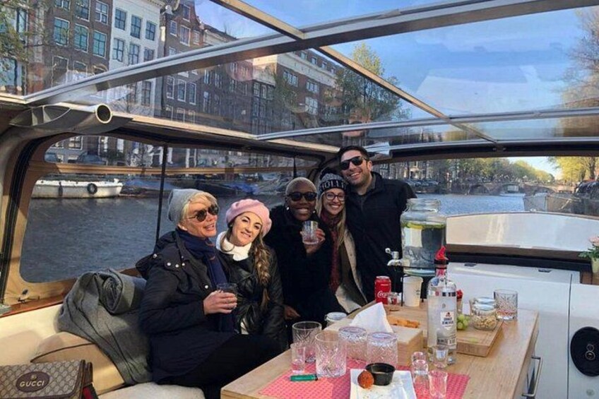 Amsterdam Small-Group Canal Cruise Including Snacks and Drinks 4