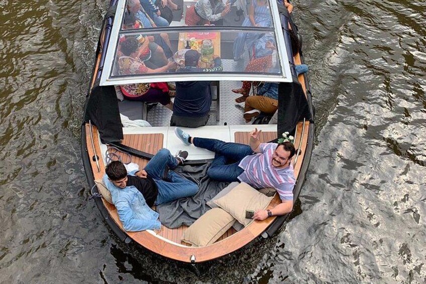 Amsterdam Small-Group Canal Cruise Including Snacks and Drinks 2