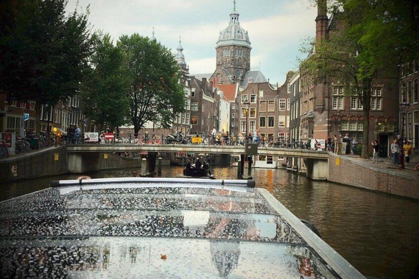 Amsterdam Small-Group Canal Cruise Including Snacks and Drinks 3