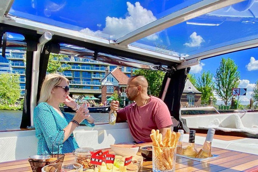 Amsterdam Small-Group Canal Cruise Including Snacks and Drinks 2