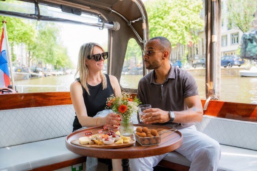 Amsterdam Small-Group Canal Cruise Including Snacks and Drinks 2