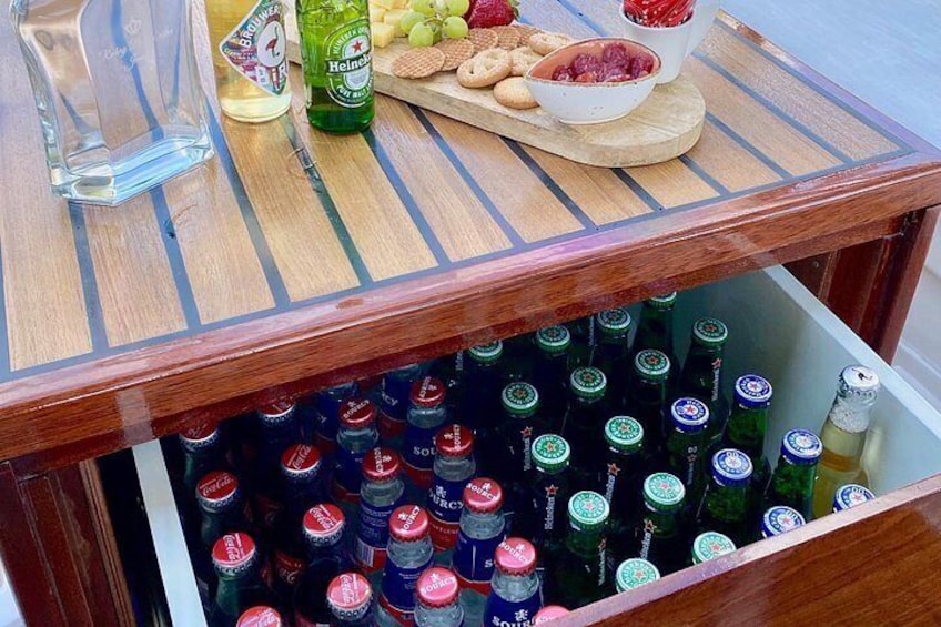 Amsterdam Small-Group Canal Cruise Including Snacks and Drinks 2