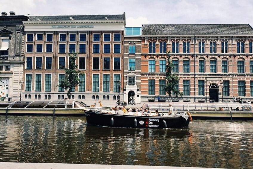 Amsterdam Small-Group Canal Cruise Including Snacks and Drinks 2
