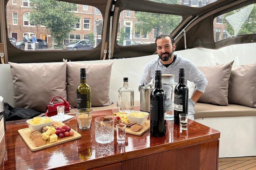 Amsterdam Small-Group Canal Cruise Including Snacks and Drinks 5