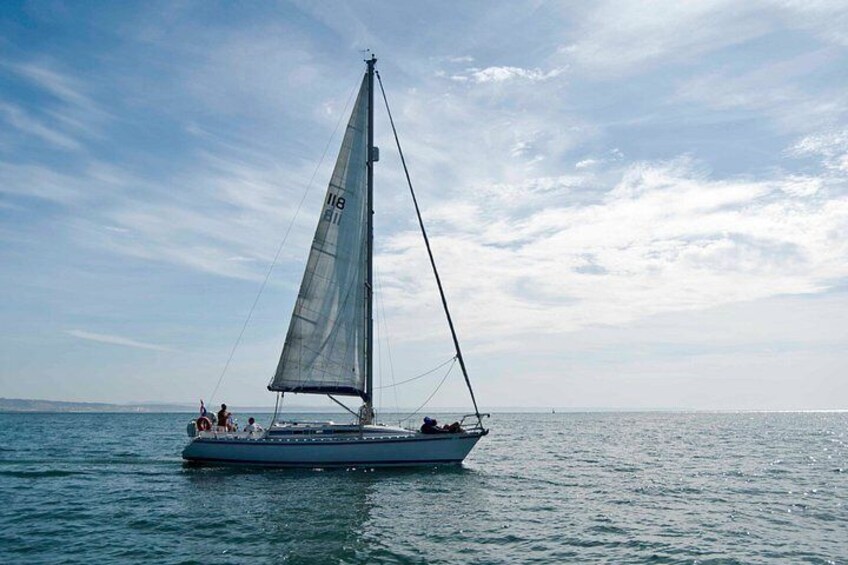 Lisbon Sailing Tour: 2-Hour Cultural Scenic Cruise with Wine 5