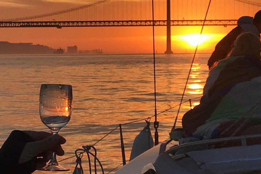 2 Hour Lisbon Sunset and Wine Sailing Tour 1