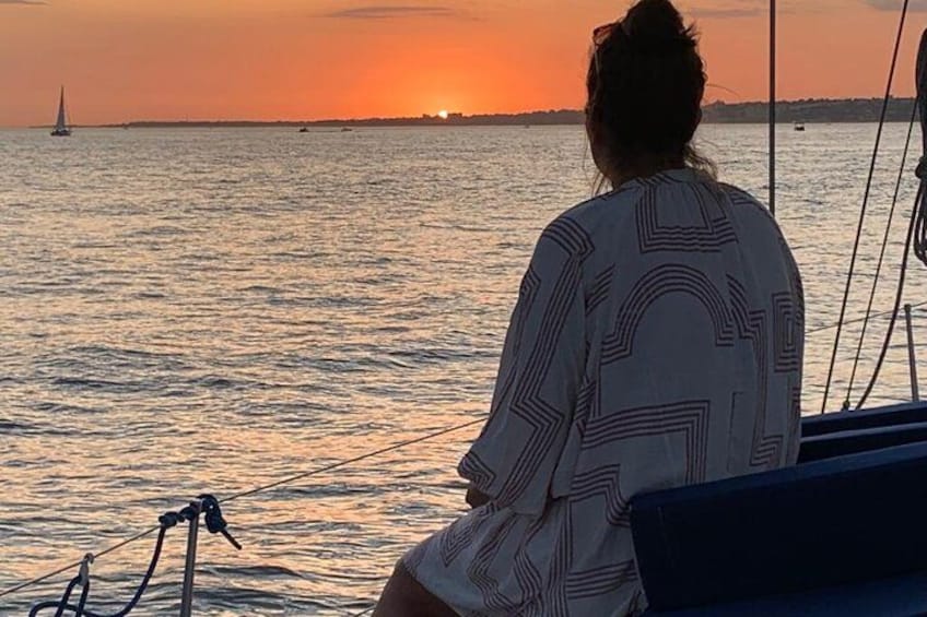 2 Hour Lisbon Sunset and Wine Sailing Tour 2
