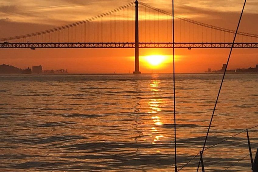 2 Hour Lisbon Sunset and Wine Sailing Tour 3