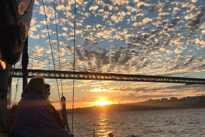 2 Hour Lisbon Sunset and Wine Sailing Tour 5