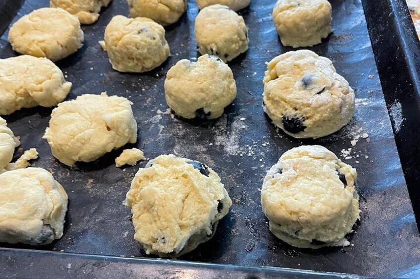 Dough balls on a baking tray. 3