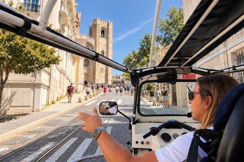 True 4Hour Private Tuk Tuk Tour: Discover Lisbon with a Local! 3
