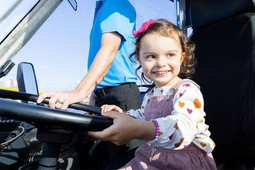 Kids drive the Duck 2