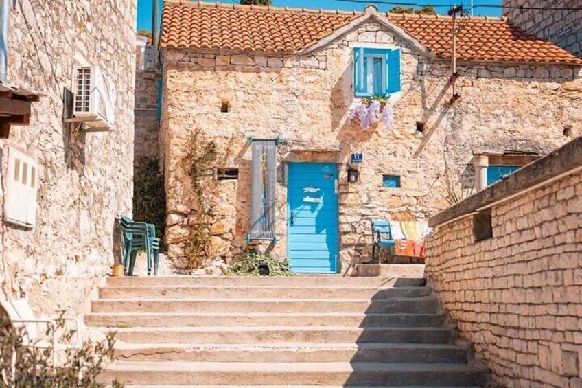 Maslinica old houses 5