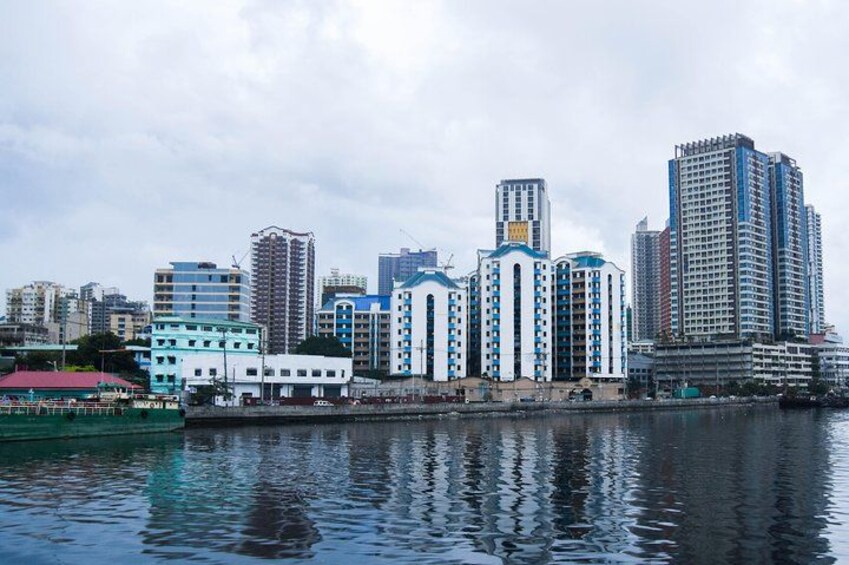 See the sprawling city surroundings 4