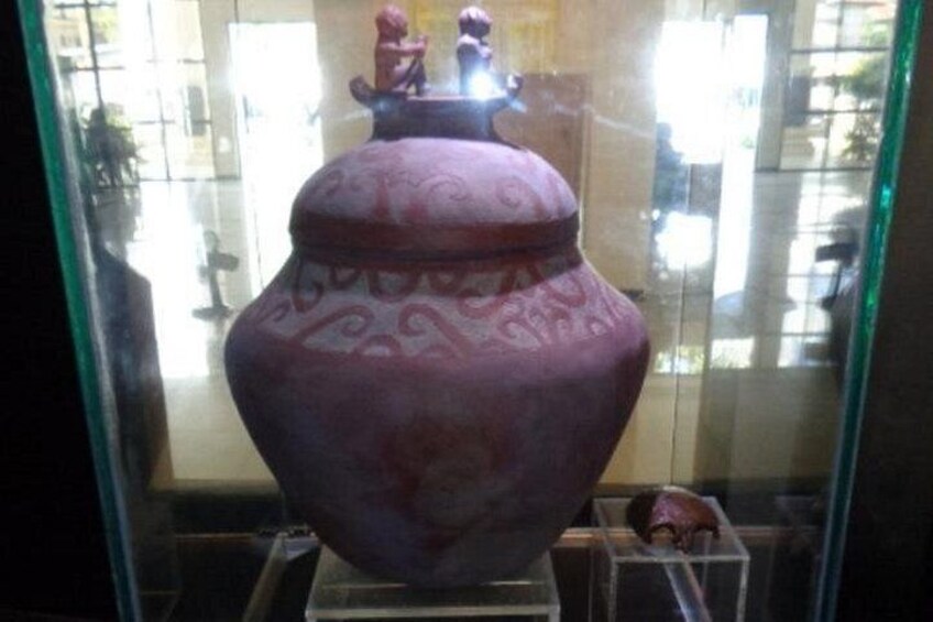 manunngul jar inside the museum 2