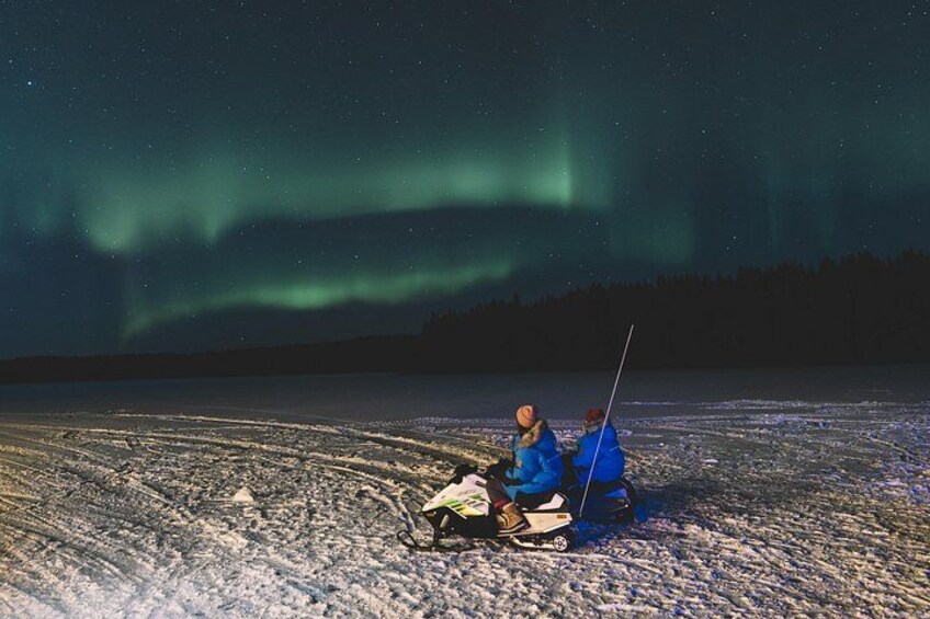 Northern Lights & Haute Cuisine**** Private Igloo Service 4