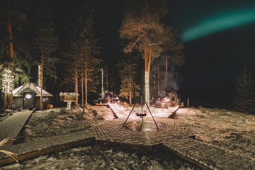 Northern Lights & Haute Cuisine**** Private Igloo Service 5