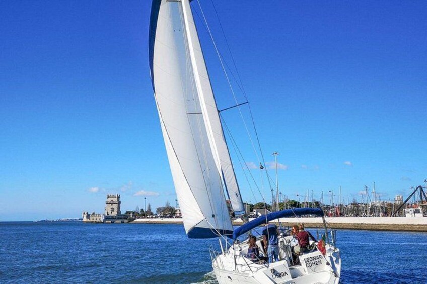 Golden Hour Boat Tour - Sailing by the Monuments with Wine 2