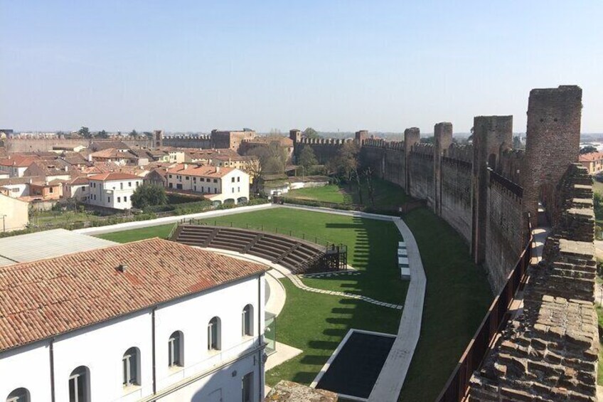 Walking round Cittadella wall like medieval soldiers