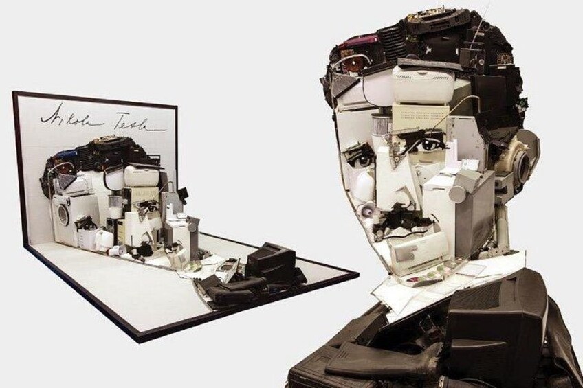 Una escultura de cabeza humana hecha con distintas piezas mecánicas. 1