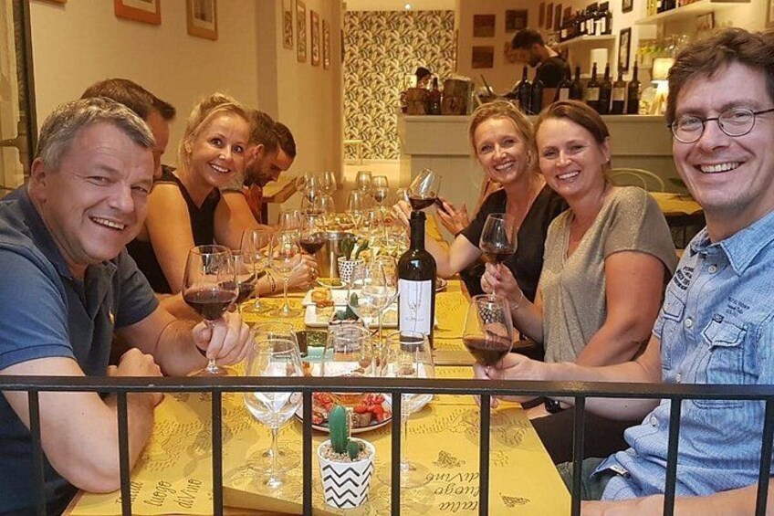 The social wine lovers table 5