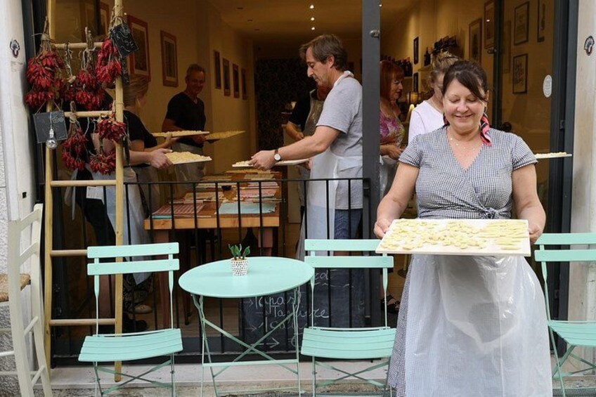 Orecchiette Cooking Class and Wine in Lecce 2