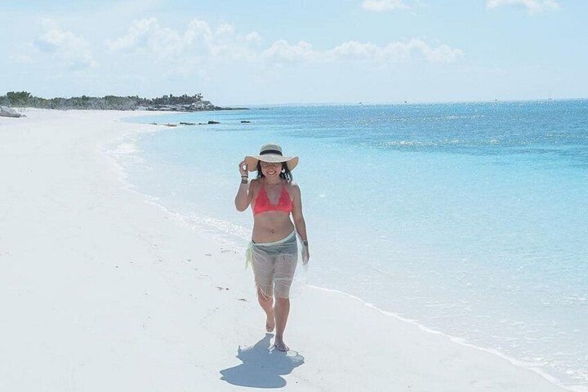 Private Boat Tours to outer islands, snacks drinks- snorkel- cruise! 3