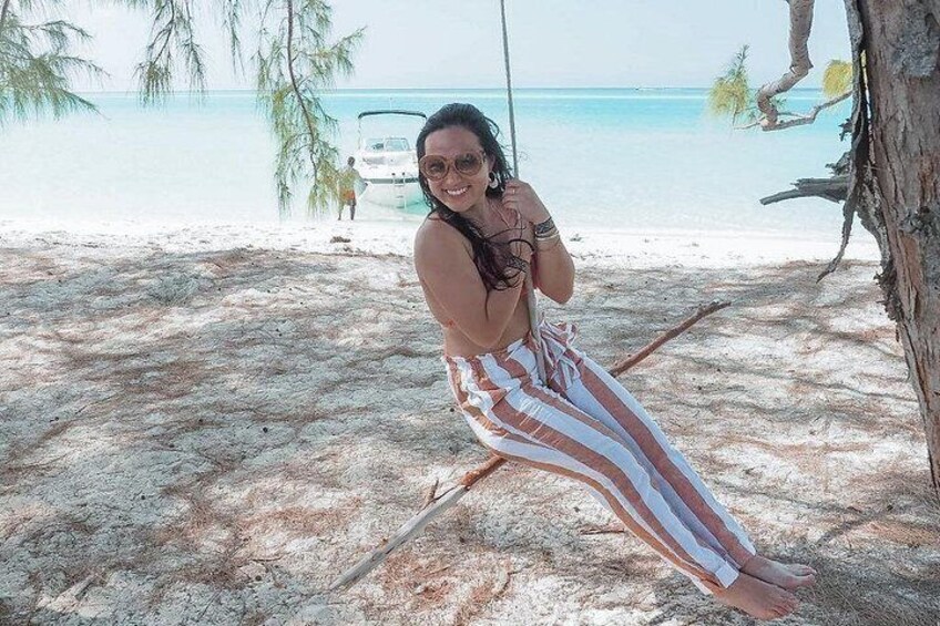 Private Boat Tours to outer islands, snacks drinks- snorkel- cruise! 5