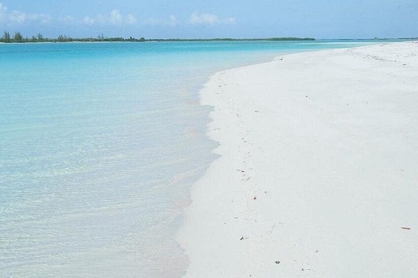 Private Boat Tours to outer islands, snacks drinks- snorkel- cruise! 2