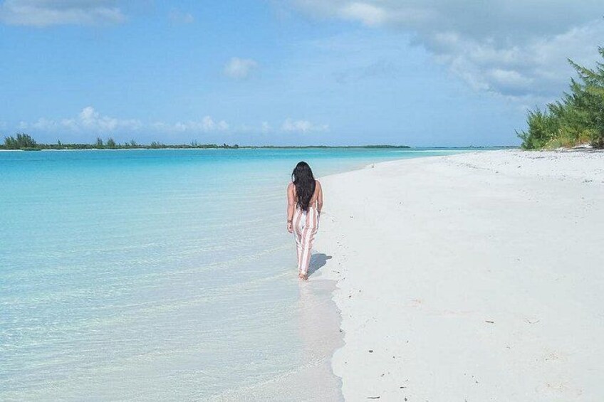 Private Boat Tours to outer islands, snacks drinks- snorkel- cruise! 3