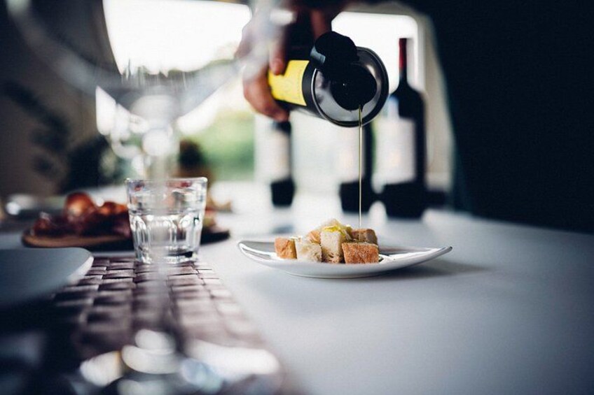 Chianti & Family Wines Tasting in a Tuscan Winery 4
