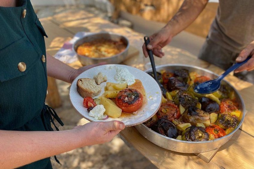 A person serving a dish with bread and vegetables. 3