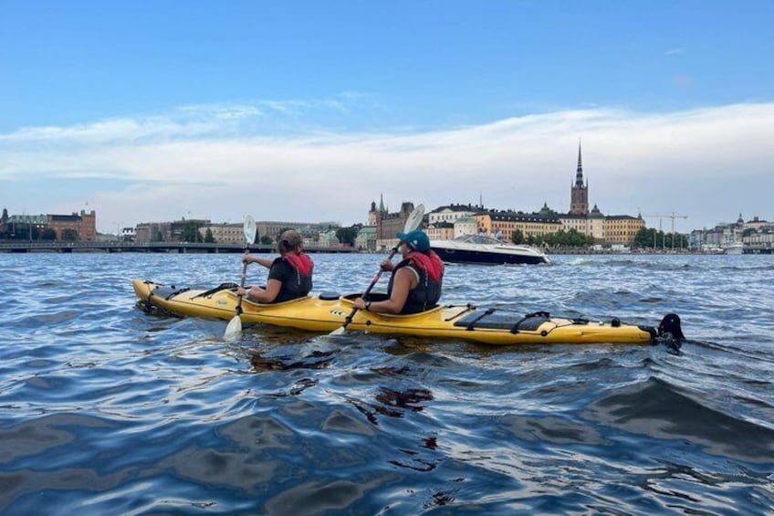 Sunset Kayak Tour in Central Stockholm and Swedish Fika 4