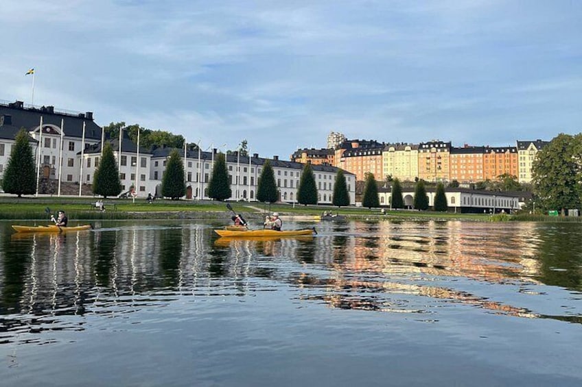 Sunset Kayak Tour in Central Stockholm and Swedish Fika 5