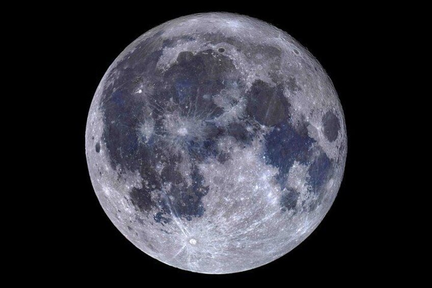 Dettaglio della superficie lunare con crateri e mari ben visibili. 2