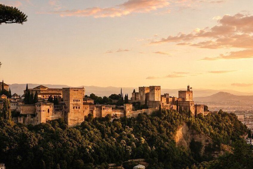 Golden Hour in Granada: Sunset Walking Tour with Play Granada 3
