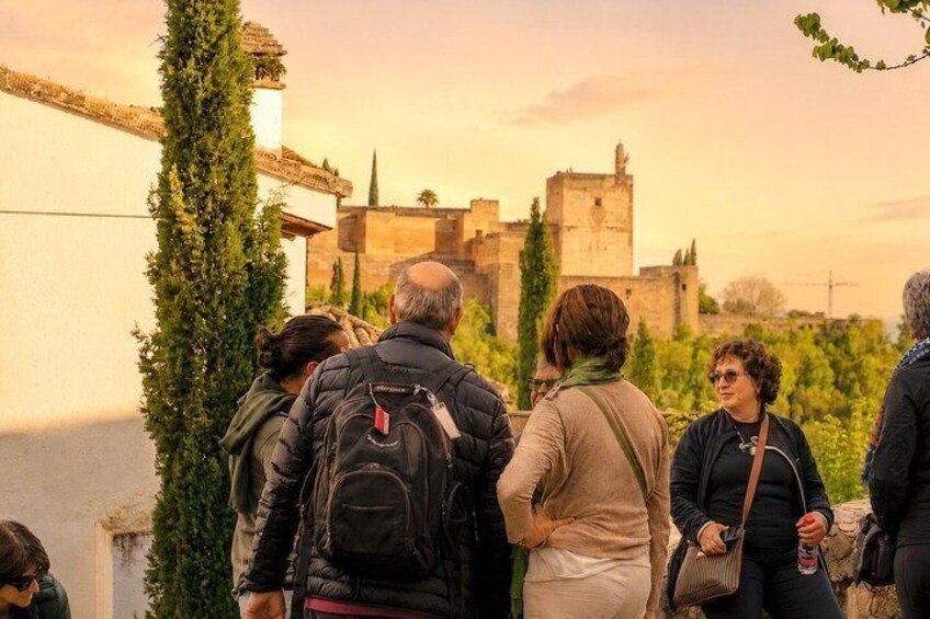 Golden Hour in Granada: Sunset Walking Tour with Play Granada 2