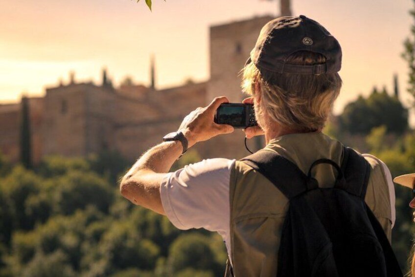 Golden Hour in Granada: Sunset Walking Tour with Play Granada 4